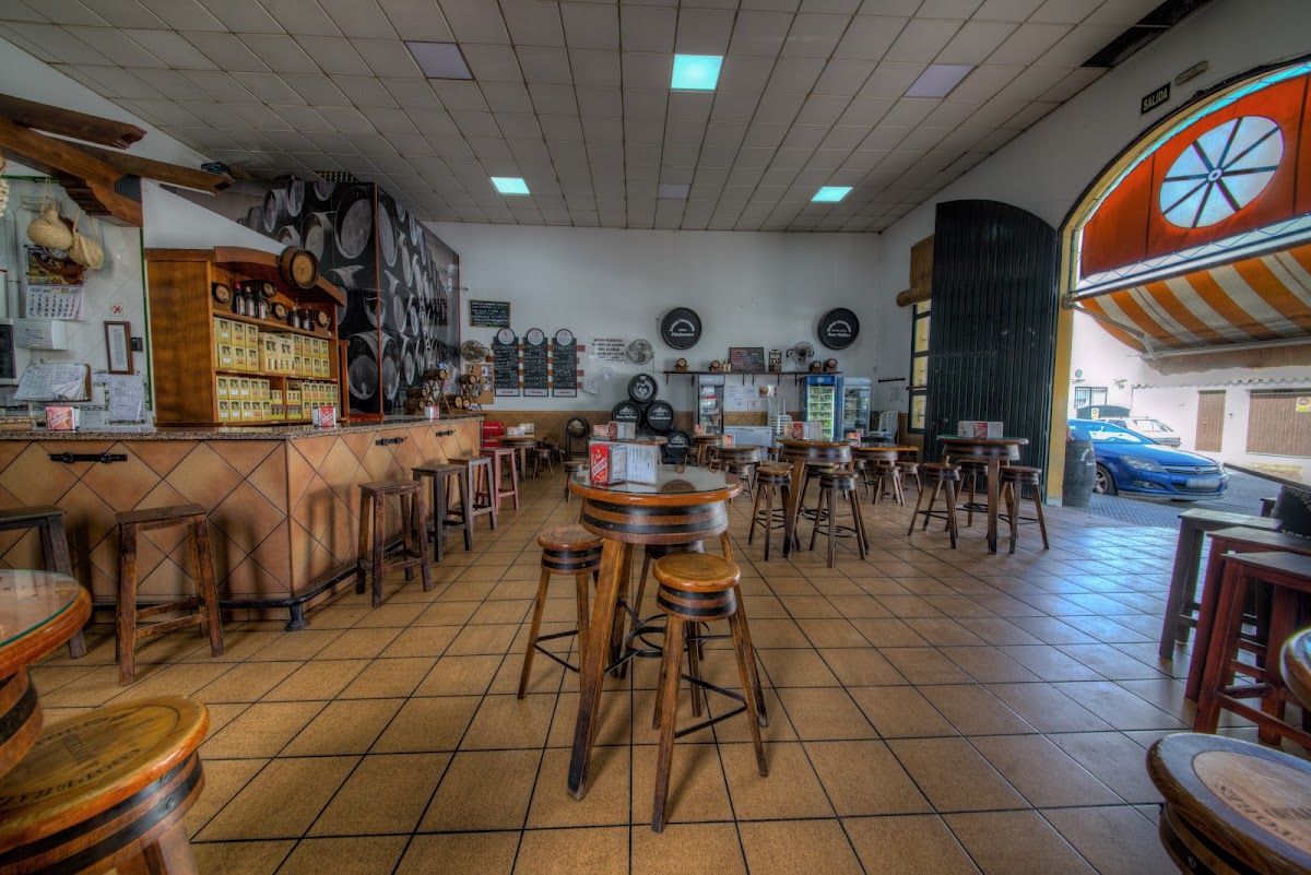 Foto de Bar Bodega La Cooperativa, Bodegas y Enoturismo en Urbisur, Chiclana